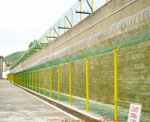 【图文】围栏网的安装工艺_体育场围网安装过程中一些错误的常识