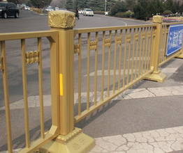 道路金色护栏