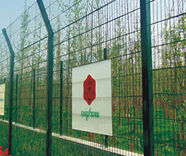 双面夹丝防护网