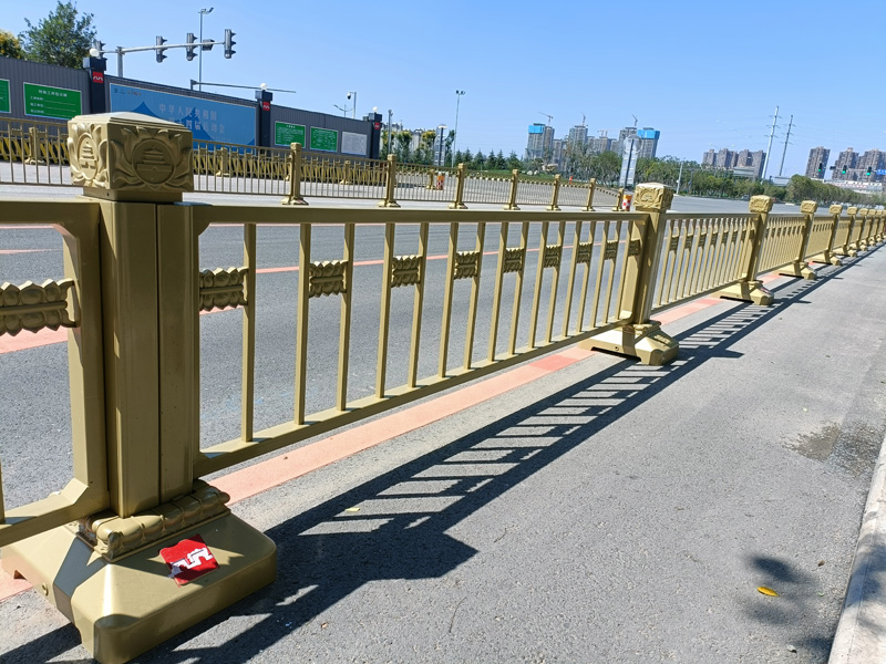 市政金色护栏