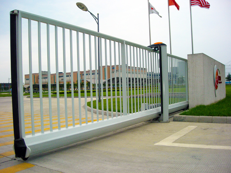 有无轨平移栅栏门