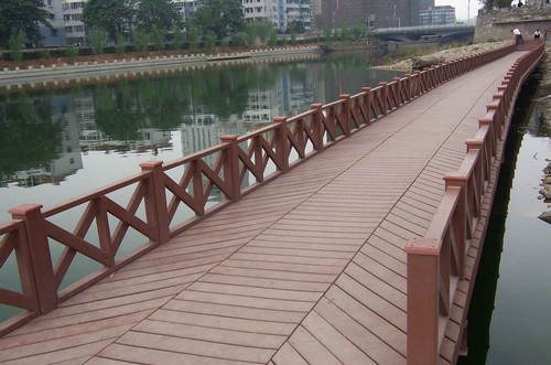 塑木护栏与地板结合